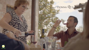 donna-laura-nha-ruou-vang-y-tu-vung-Tuscany-cung-hanh-trinh quay-ve-nguon-coi
